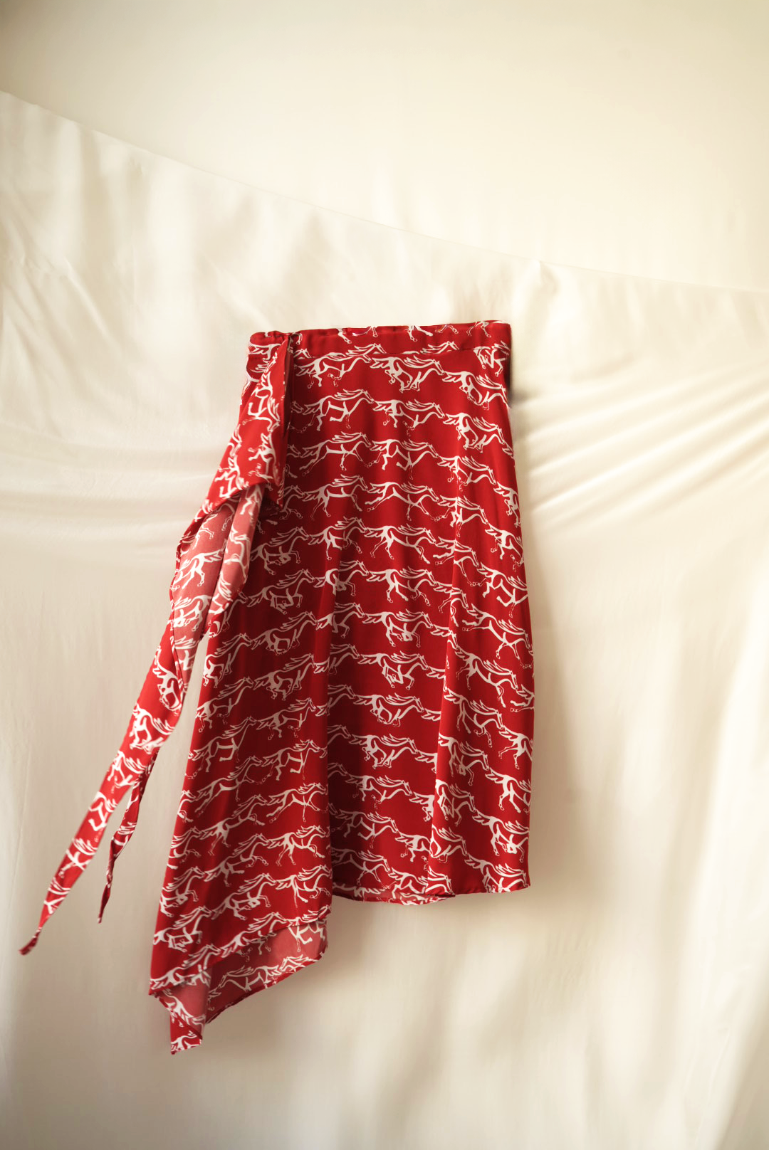 緋悅限定印花不對稱及膝裙